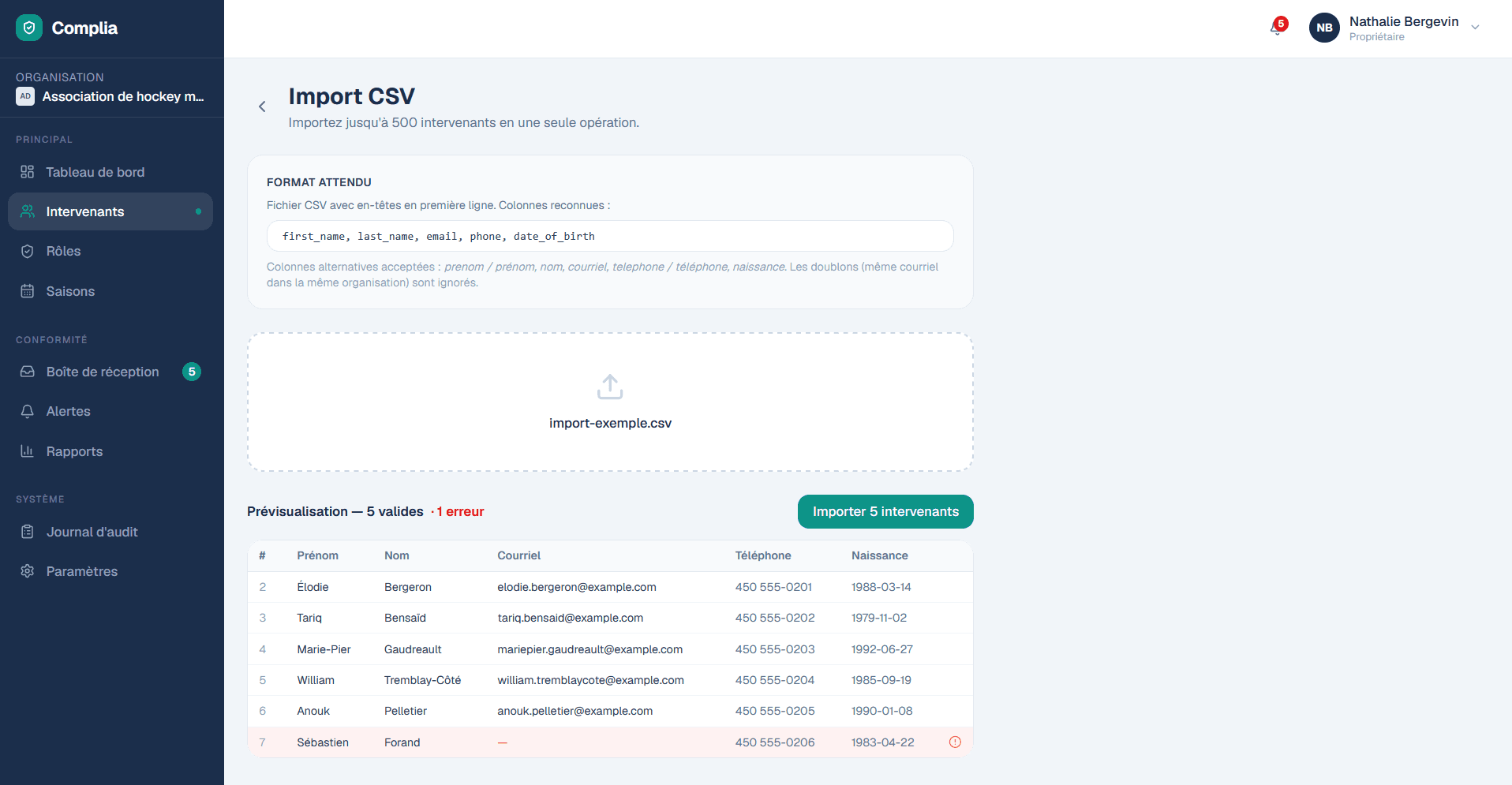Écran d'import CSV : format attendu, fichier déposé et aperçu signalant les lignes valides et une ligne en erreur
